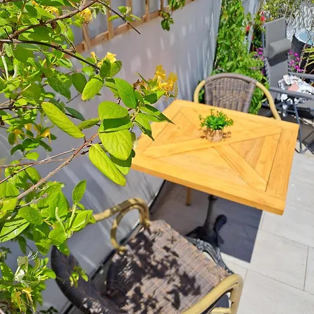 Le Petit Patio Couette-café