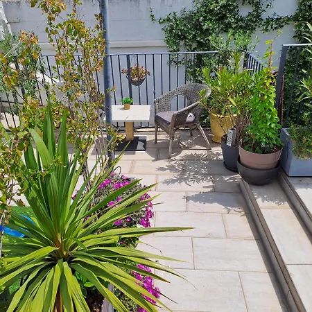 Le Petit Patio 2*