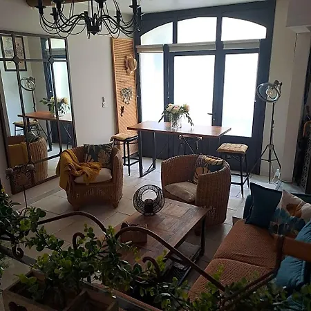 Alojamento de Acomodação e Pequeno-almoço Le Petit Patio Aigues-Mortes